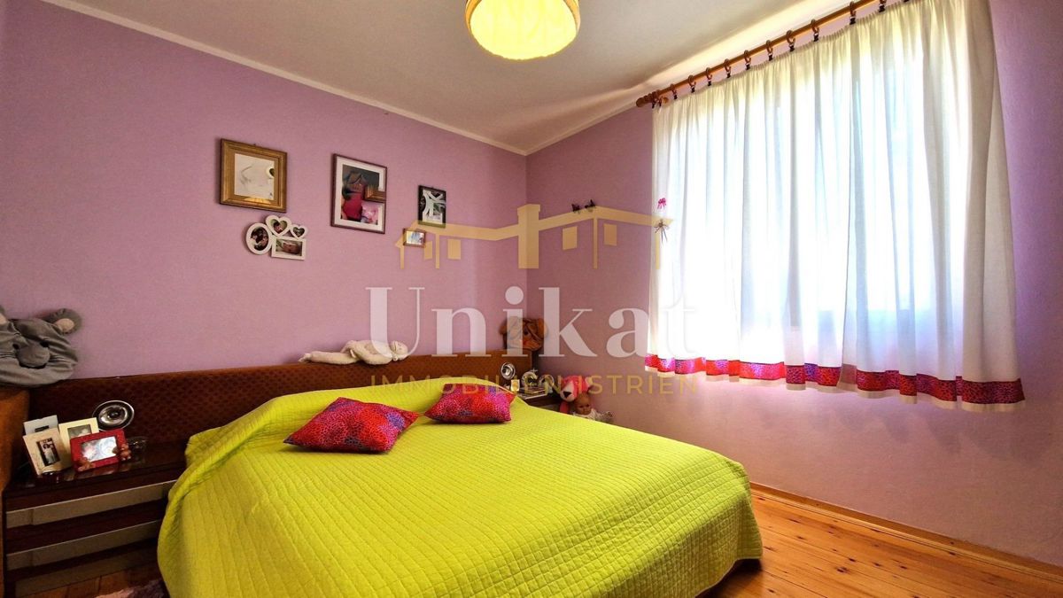 Casa indipendente con appartamento, cantina e garage con vista mare, Buje